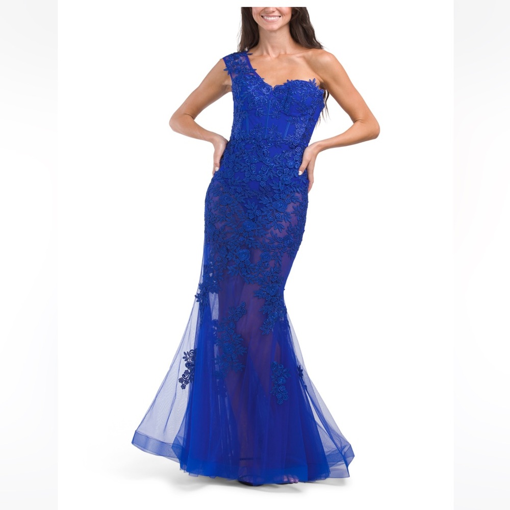 One-Shoulder Gown